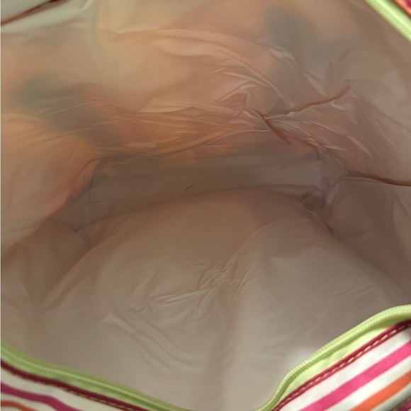 NWOT Insulated Picnic Tote Bag with a blanket and dinnerware. - Picture 6 of 11